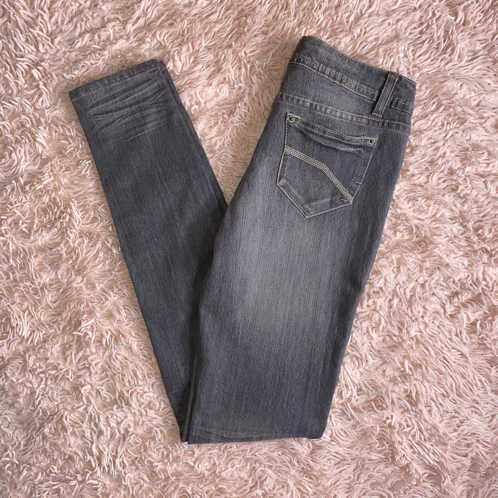 GREY DENIM 5-POCKET DISTRESSED SKINNY JEANS · SIZE 7 - Picture 4 of 6
